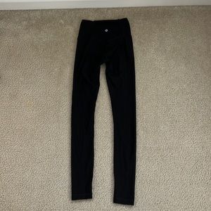 BLACK LULULEMON LEGGINGS 🖤